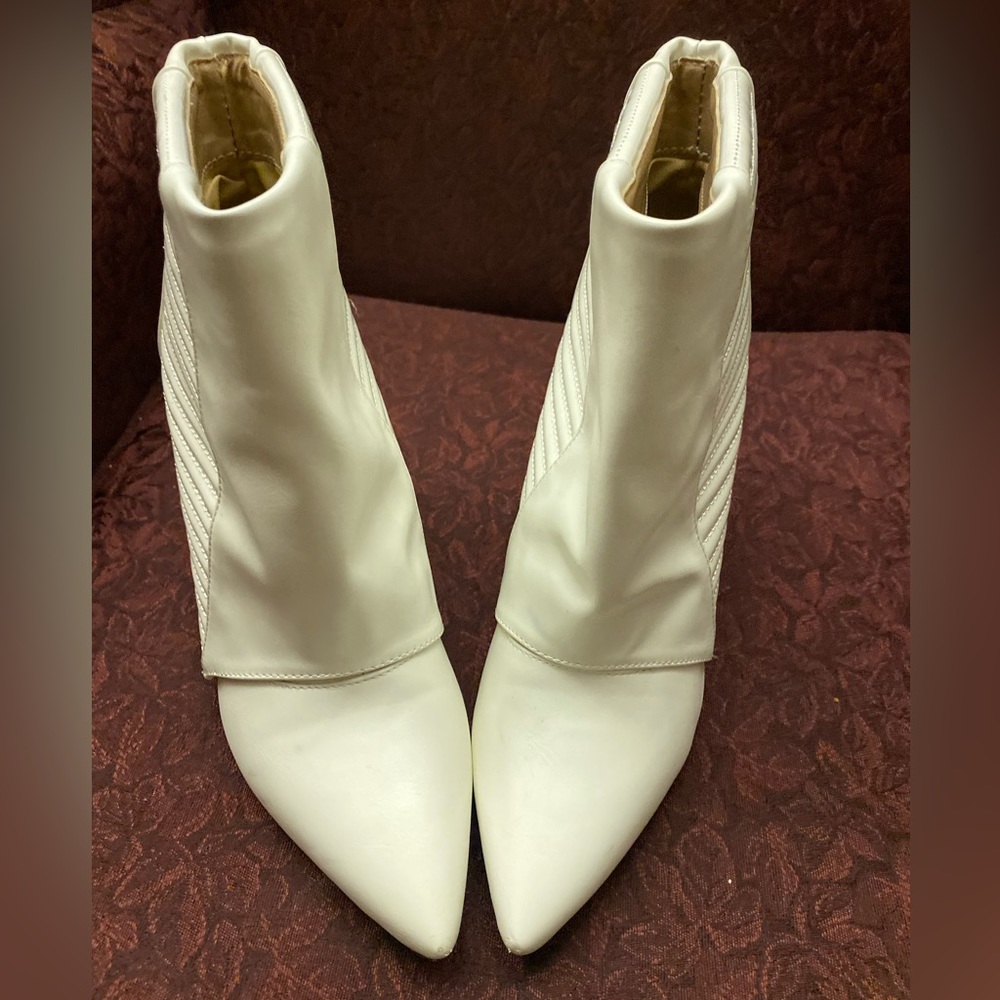 Azalea Wang Size 11 Women’s White Shark Booties